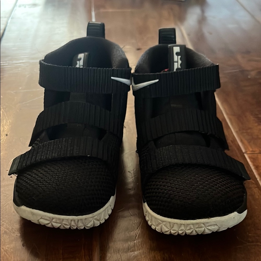 Nike Black and White Sneakers for Versatile Style